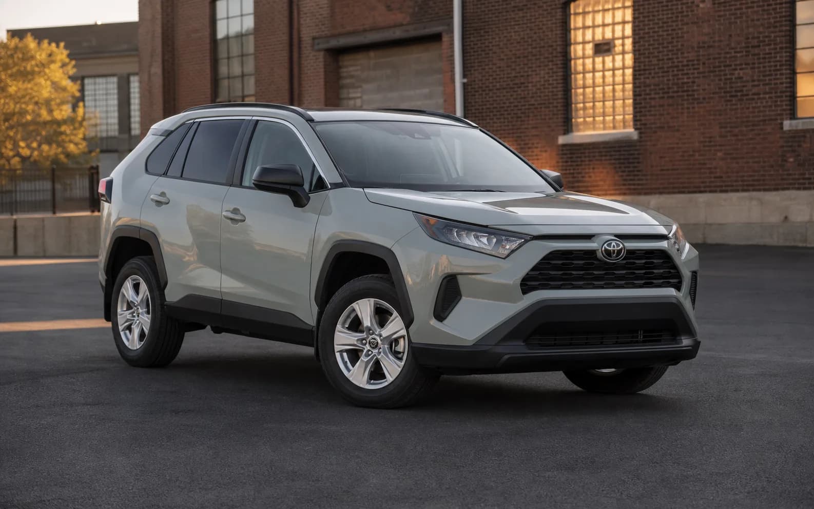 2020 Toyota RAV4 LE